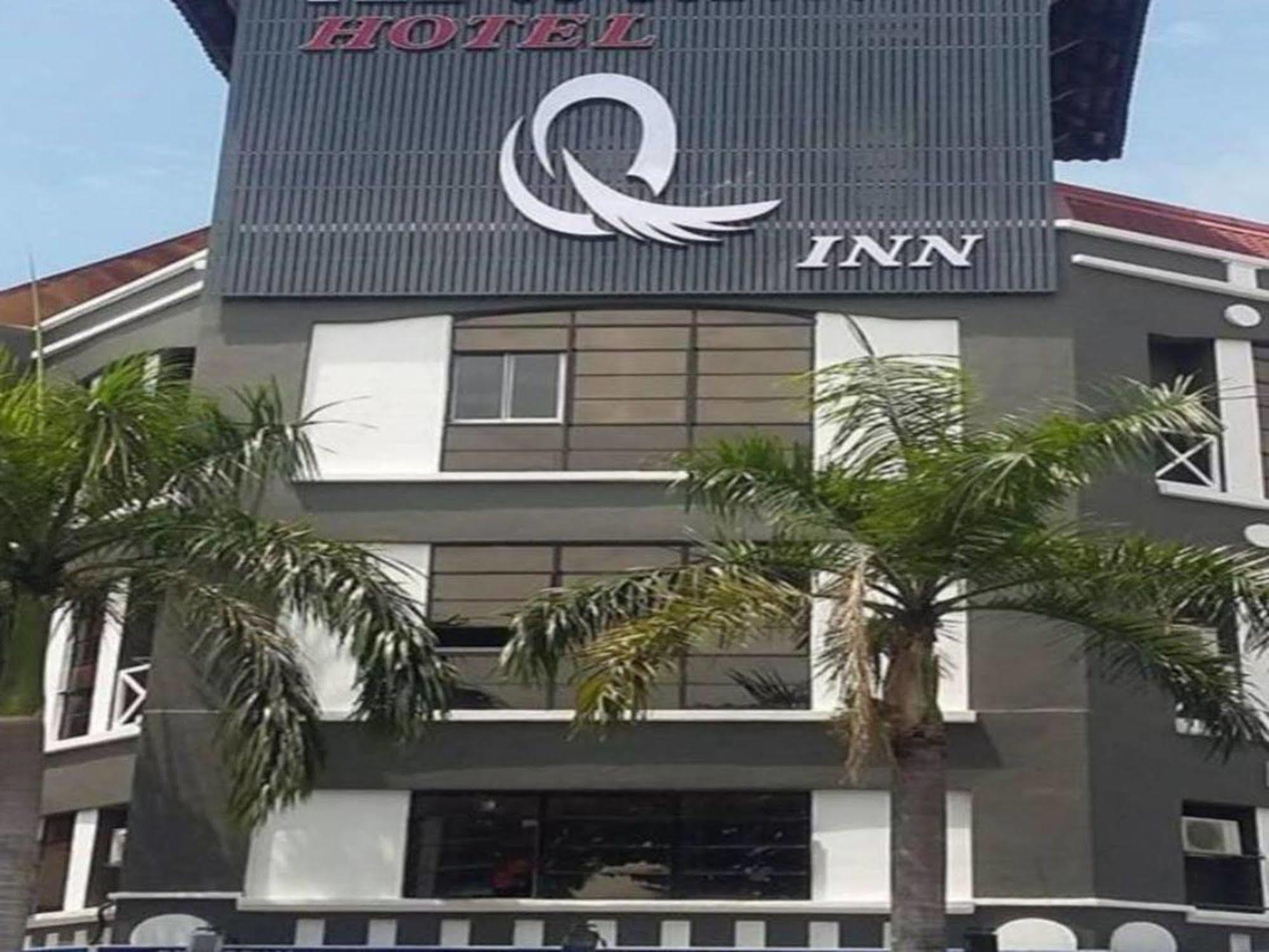 Oyo 176 Hotel Q Inn Petaling Jaya Esterno foto